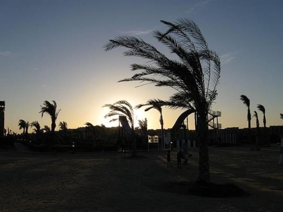 Sonnenuntergang Titanic Beach Spa & Aqua Park