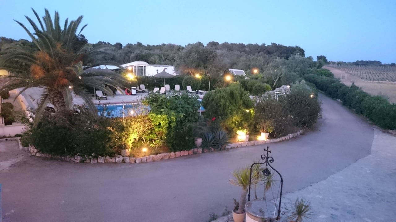 Einer der Pools am Abend Hotel Sa Bassa Plana