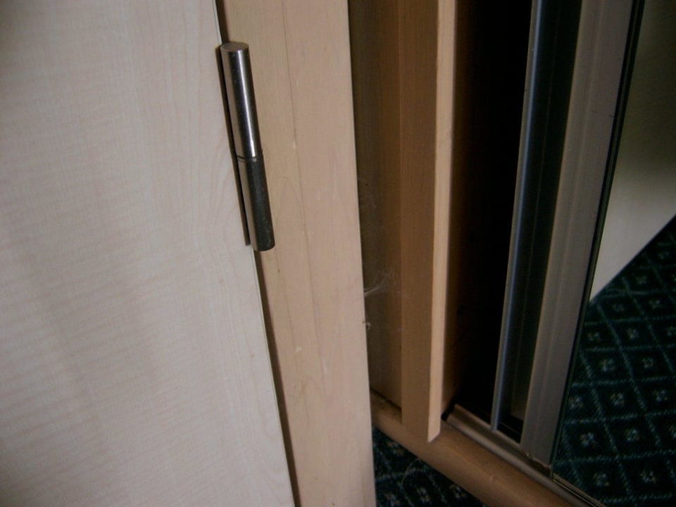 Spinnweben bei Einzug VONRESORT Golden Coast