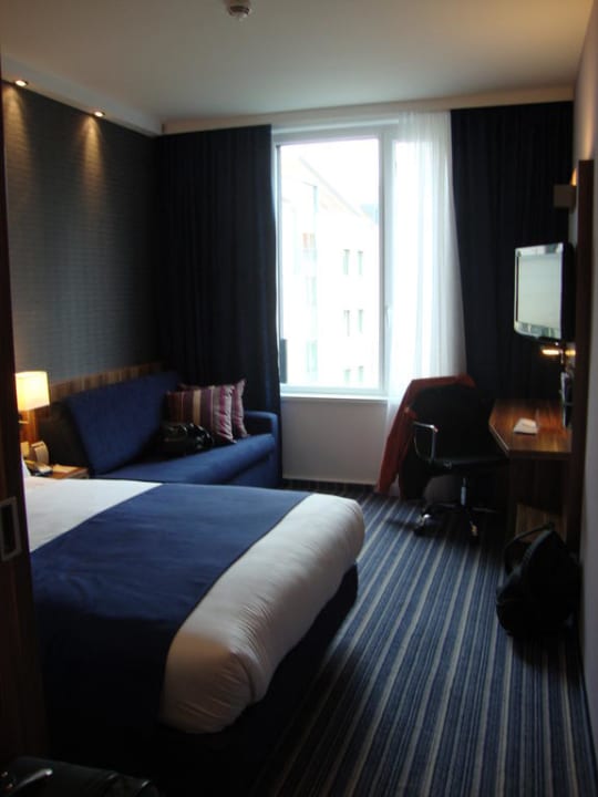 Blick ins Zimmer Premier Inn Dresden City Zentrum