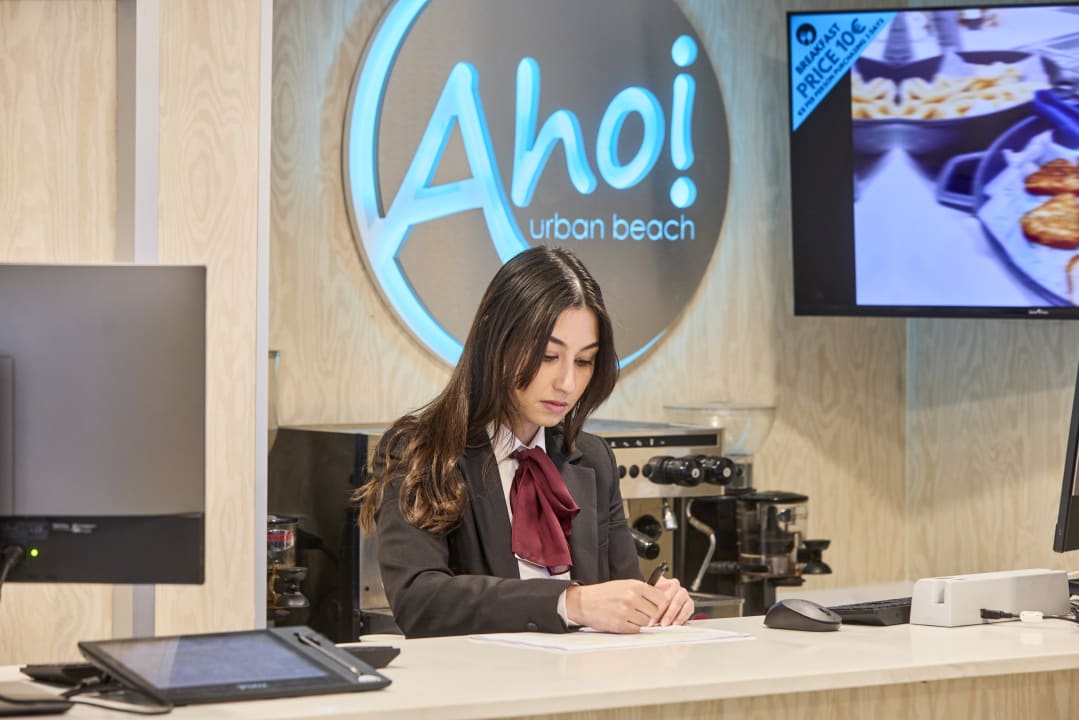 Lobby Ahoi! Urban Beach Hotel