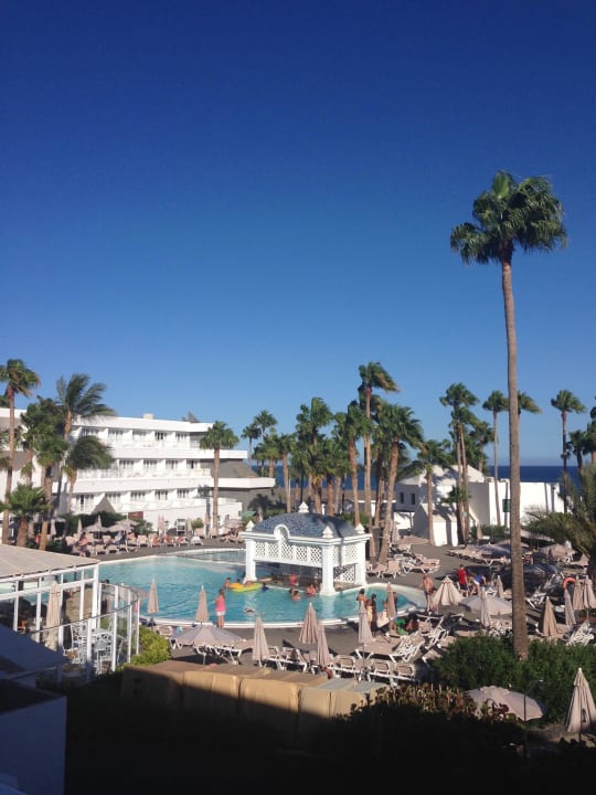 2. Pool Hotel Riu Paraiso Lanzarote