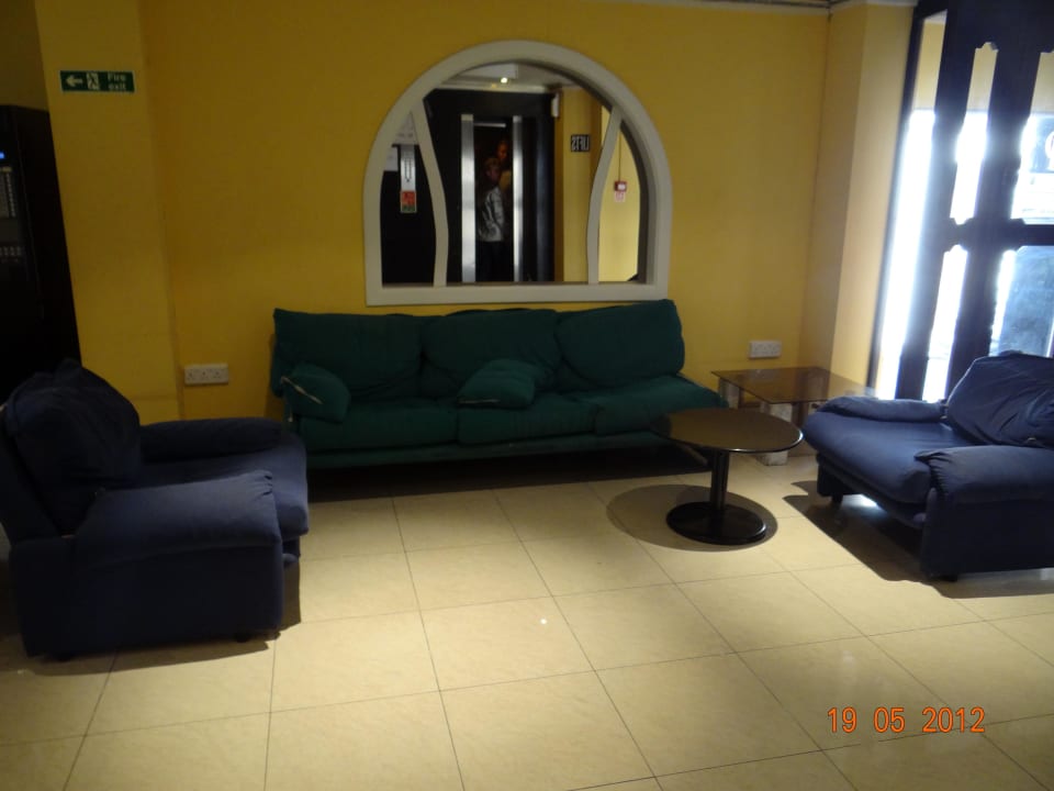 Angebliche Lobby Days Inn Hotel & Residence