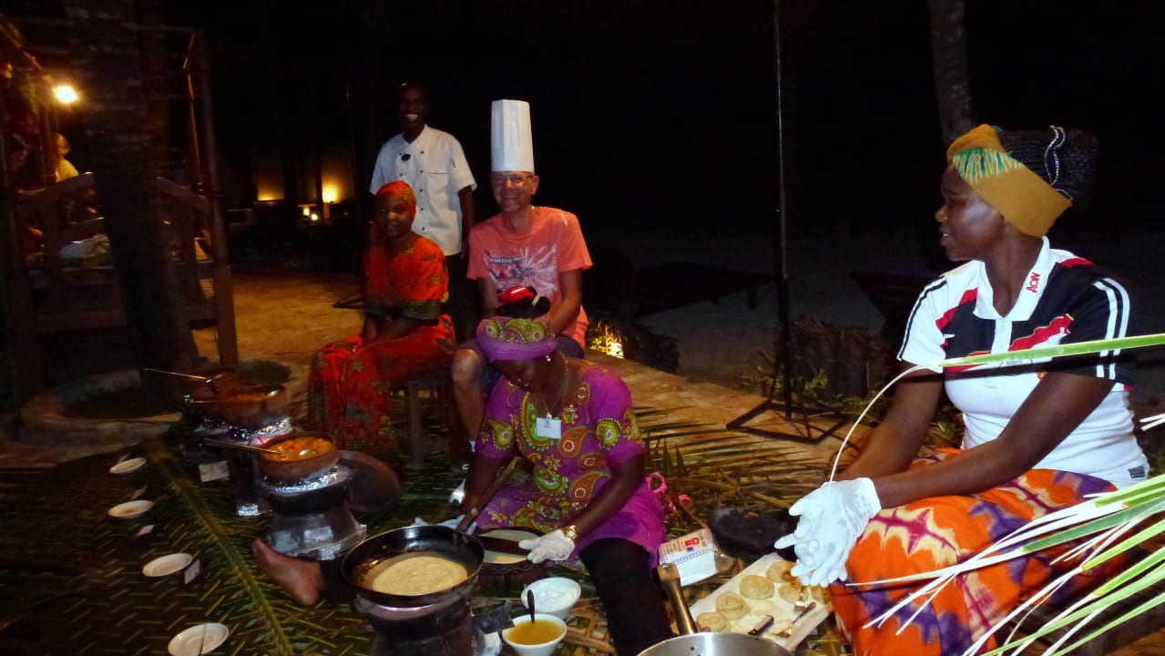 Barbecue am Strand Sultan Sands Island Resort & Spa