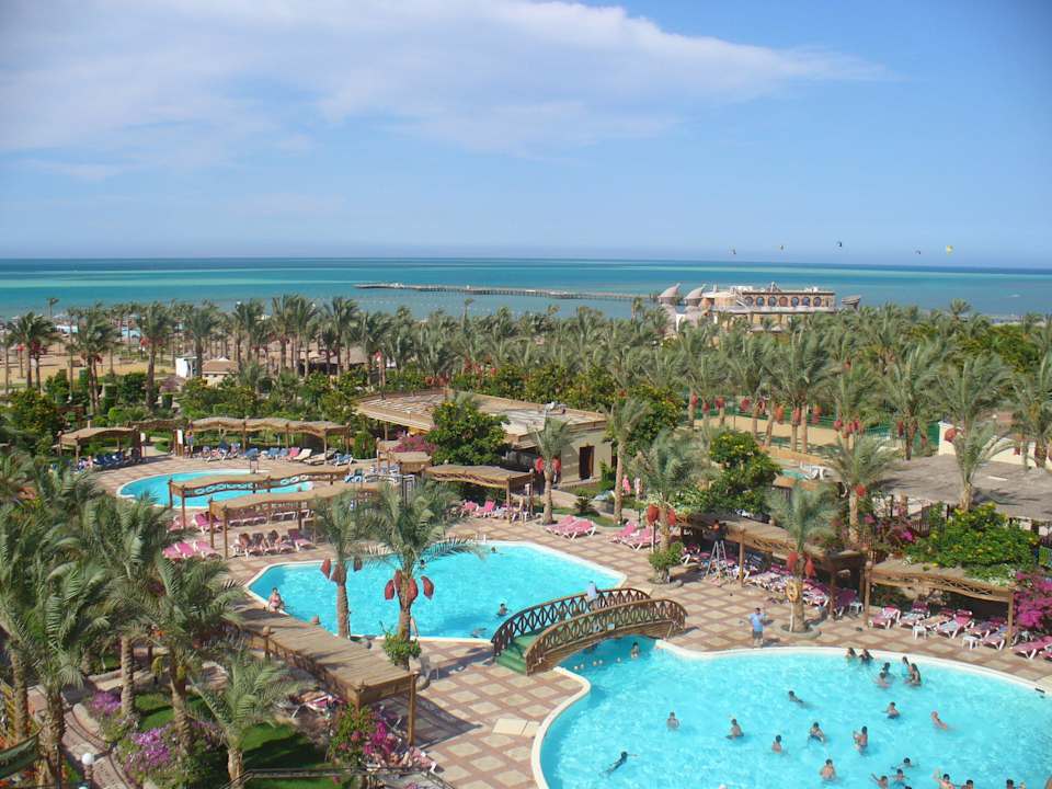 Территтория из окна Riviera Aqua Park Resort