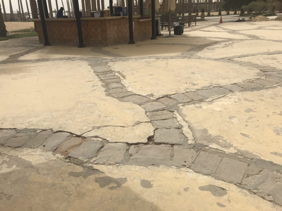 Vorsicht ! Stolpergefahr  Grand Makadi