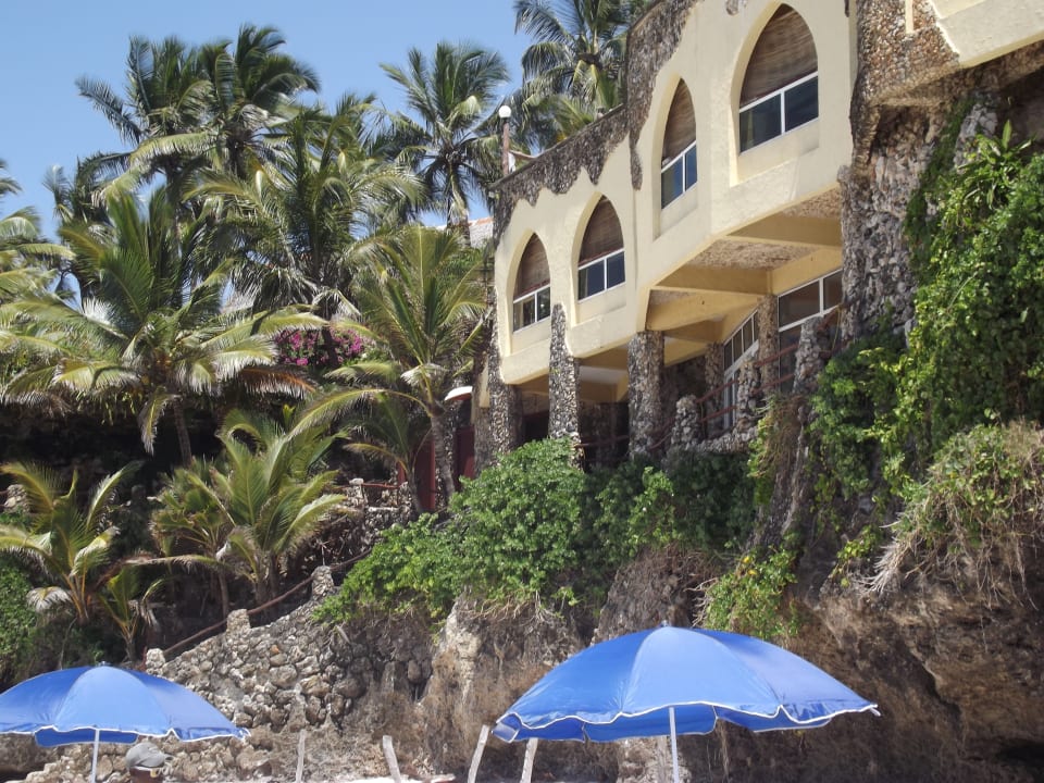 Strand Bahari Beach Hotel