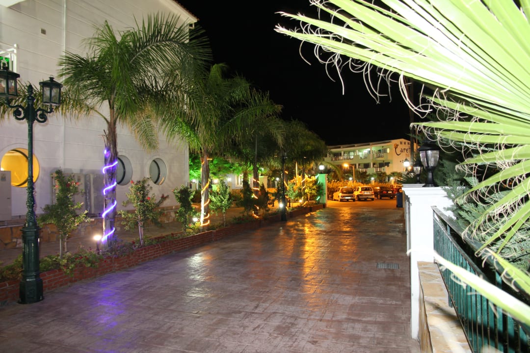 Wieczorem Caretta Beach Resort & WaterPark