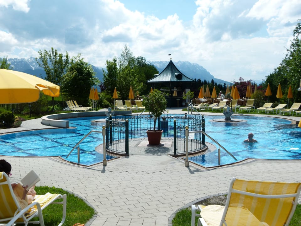 Pool im Außenbereich Wohlfühlresort Peternhof