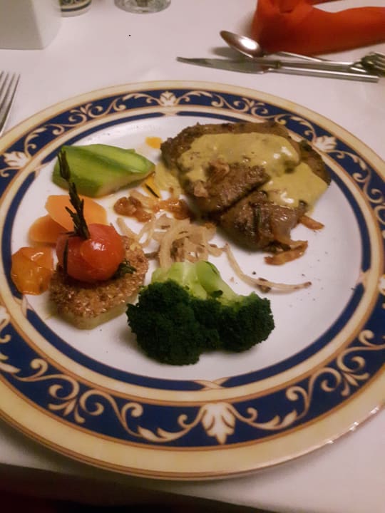 Hauptspeiese Beef Steak. Frankreich Sentido Trendy Verbena Beach