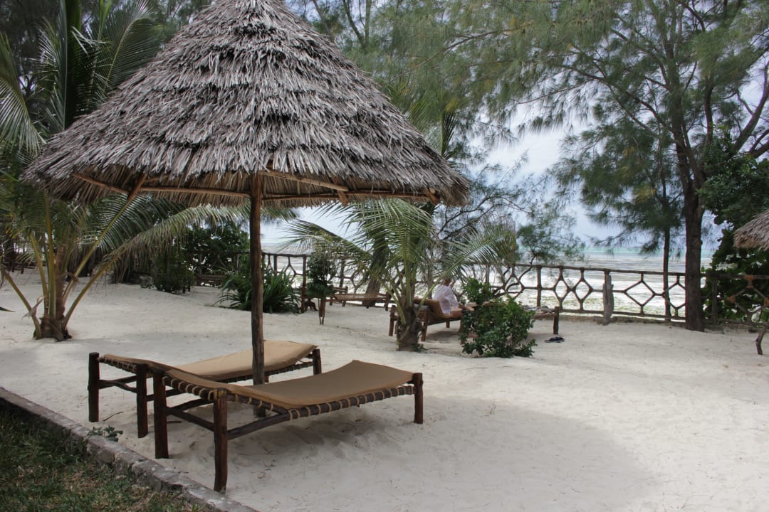 Liegen am Strand Spice Island Hotel & Resort