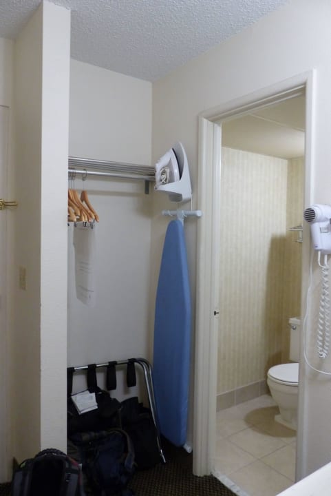Vorraum zum Badezimmer GuestHouse Inn & Suites Idaho Falls