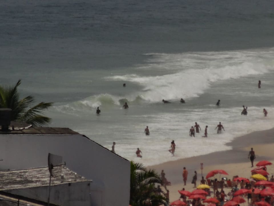 Ausblick mit Zoom auf den Ipanemastrand Hotel Atlantis Copacabana