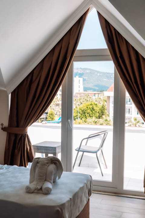 Zimmer Beso Beach Hotel