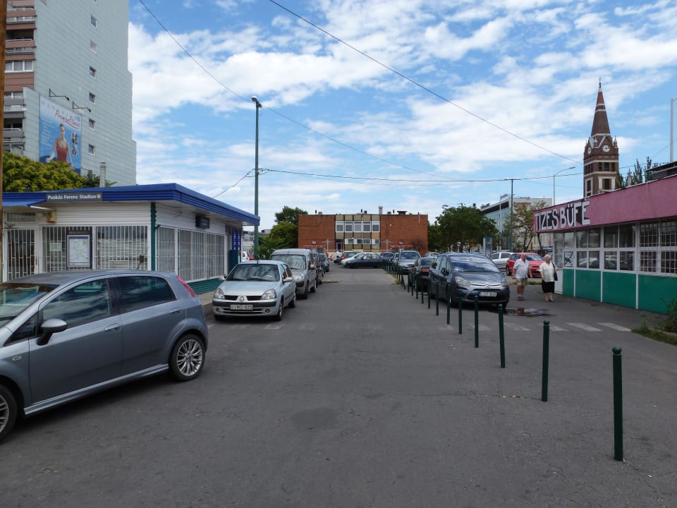 Eingang U-Bahnstation Puskas-Stadion Danubius Hotel Arena