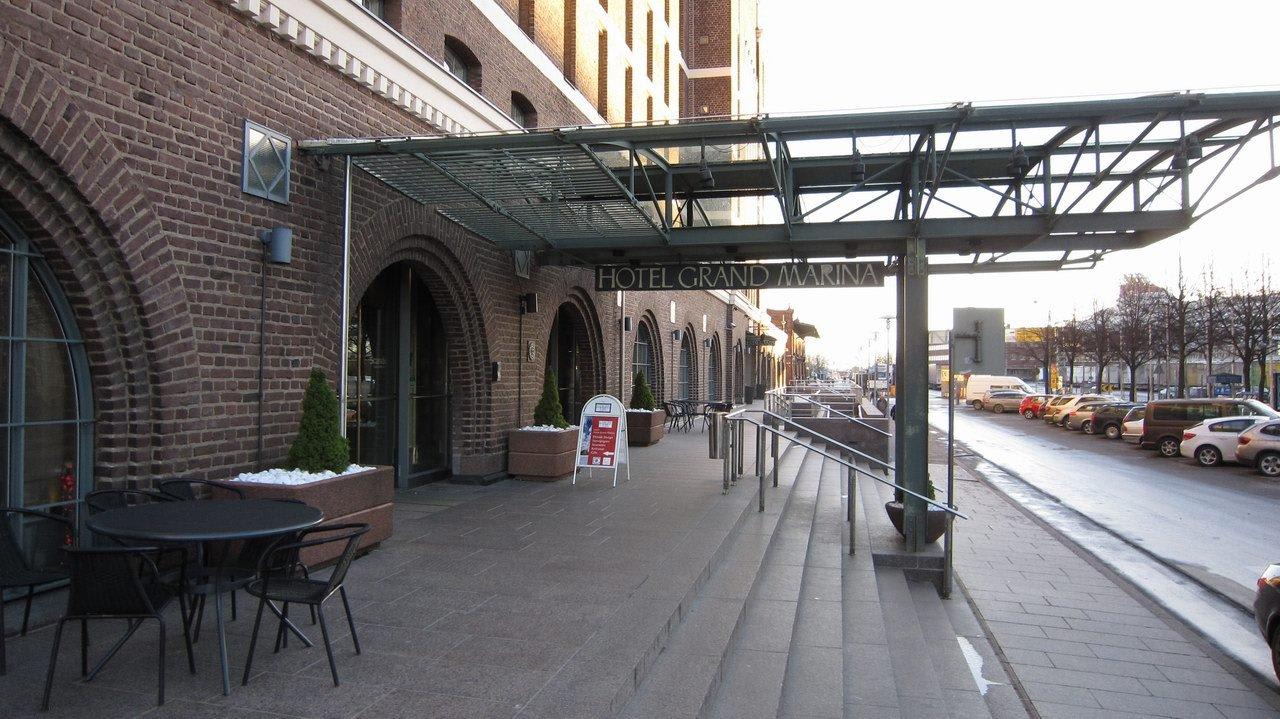 Entrance Hotel Scandic Grand Marina