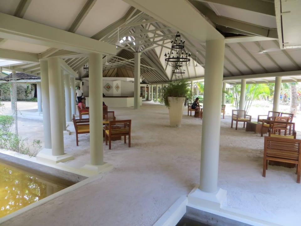 Sitzgelegenheiten bei der Rezeption Adaaran Select Hudhuran Fushi - Premium All Inclusive