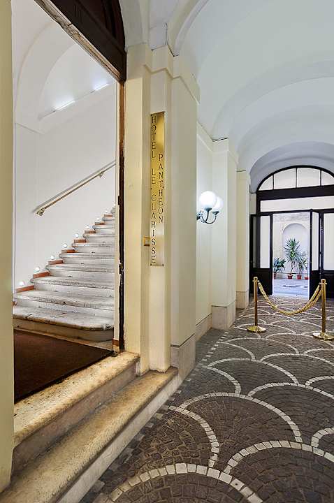 Entrance Hotel Le Clarisse al Pantheon