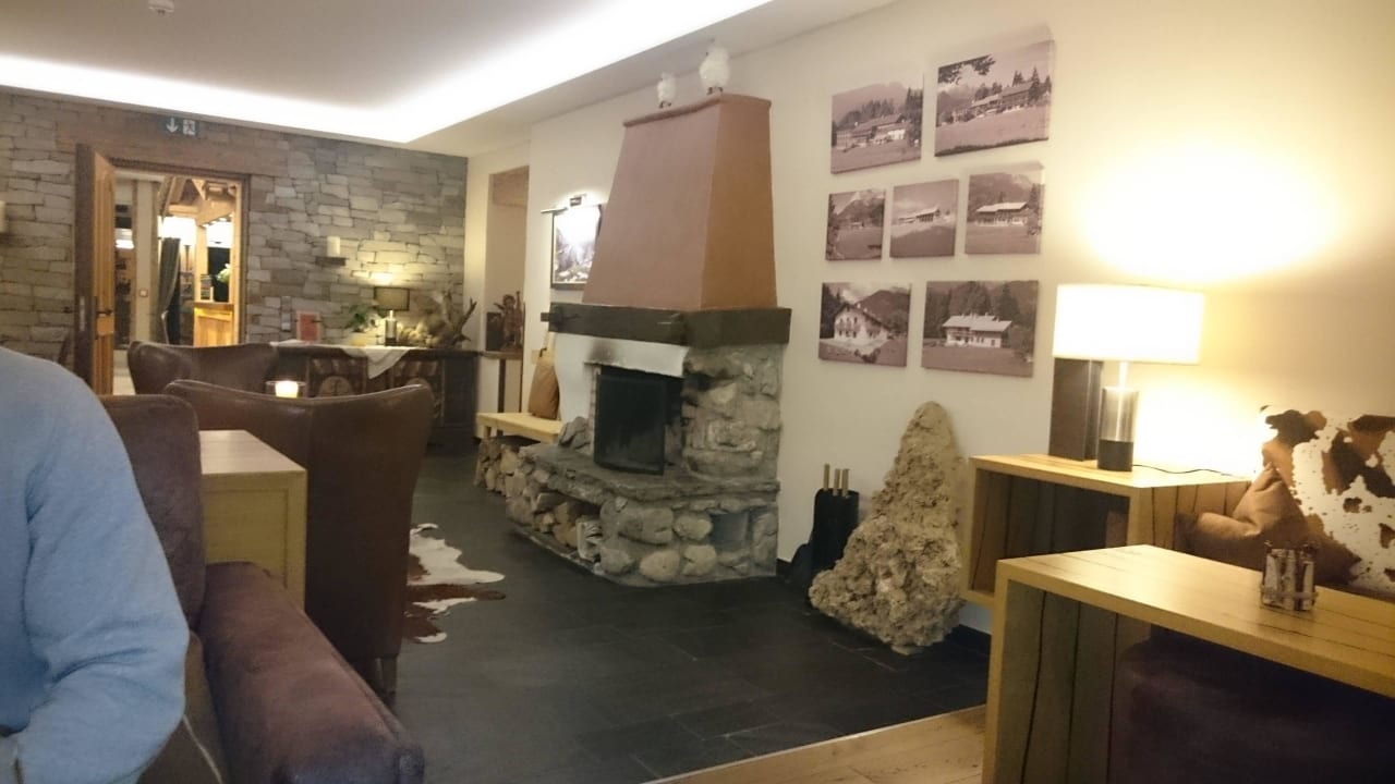 Das gemütliche Kaminzimmer.   Alm- & Wellnesshotel Alpenhof
