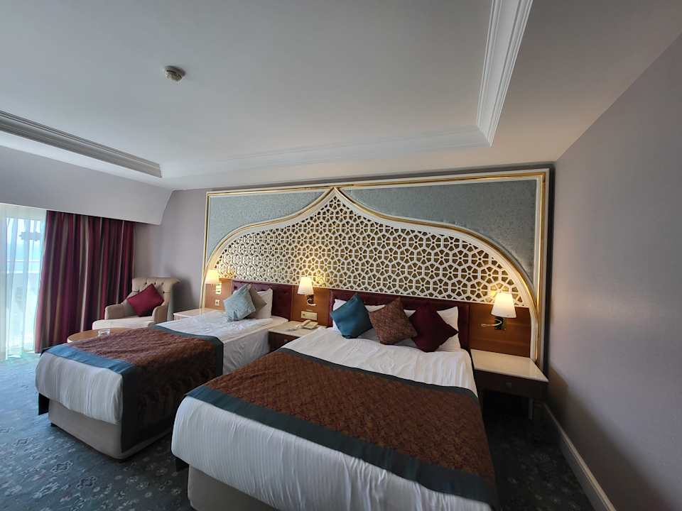 Zimmer Royal Taj Mahal Hotel