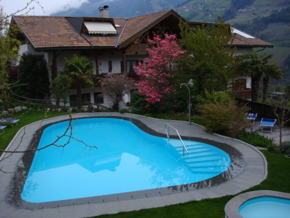 Wellnessanlage aussen Hotel Zirmerhof