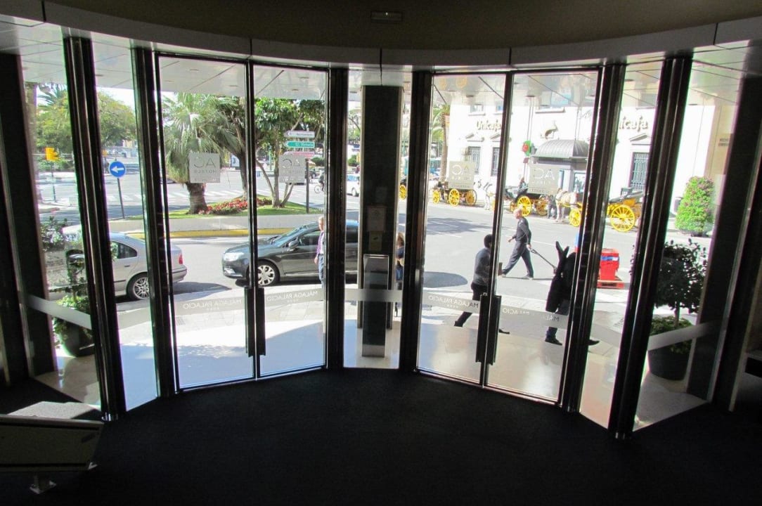 Entrance Hotel Ac Malaga Palacio