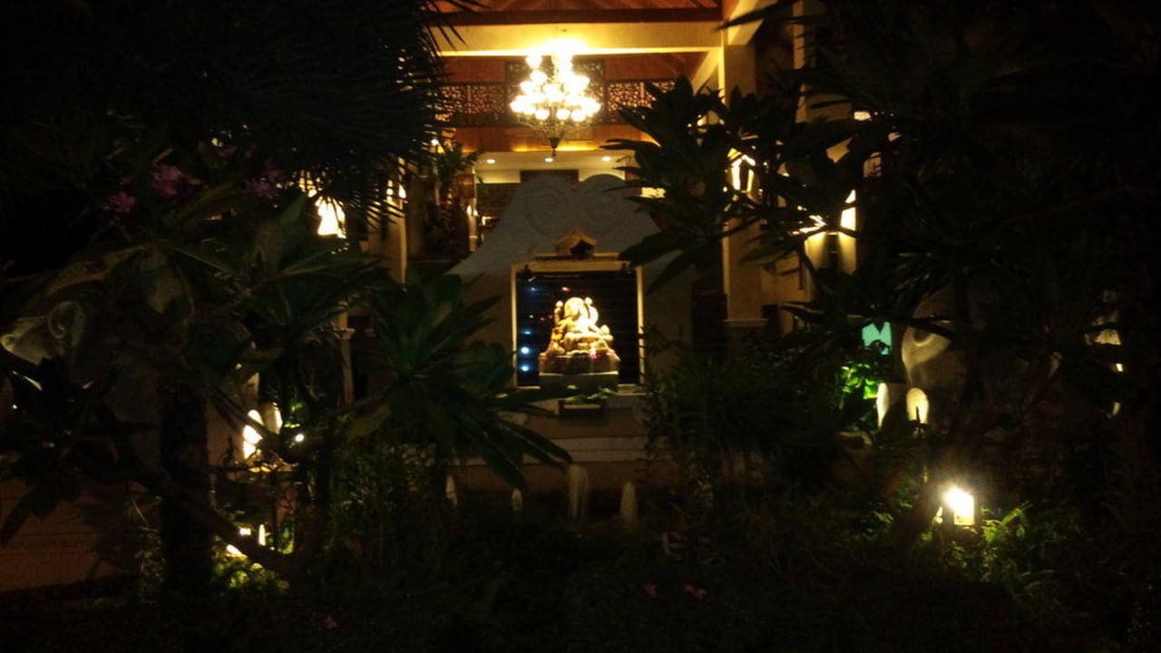 Der Eingang The Fair House Beach Resort