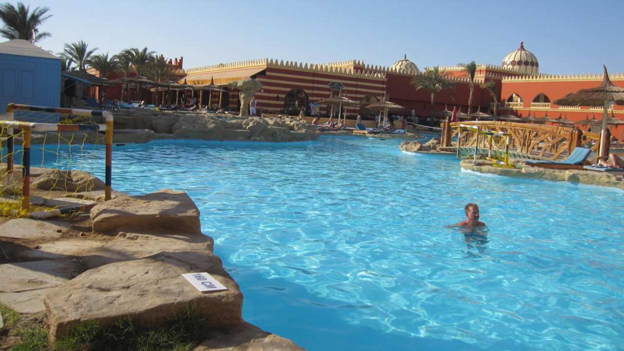 Aktiv Pool (war sehr kalt)  Pickalbatros Alf Leila Wa Leila Resort - Neverland Hurghada