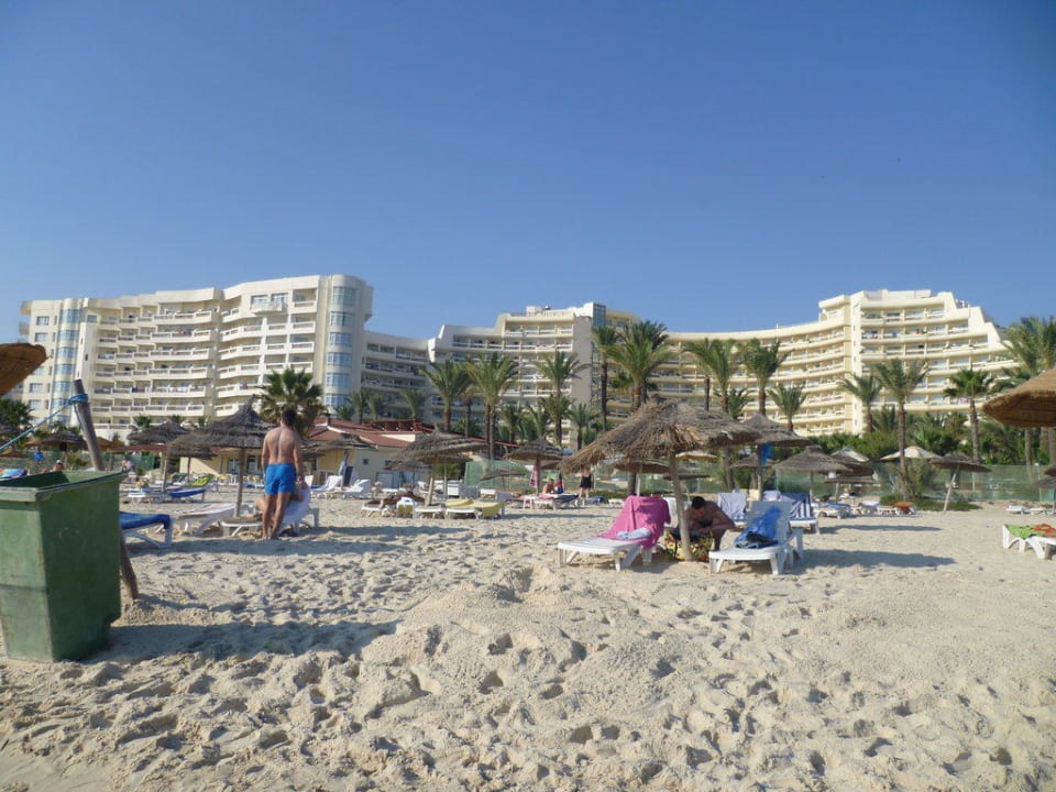 Hotel vom Strand aus Riadh Palms Resort & Spa