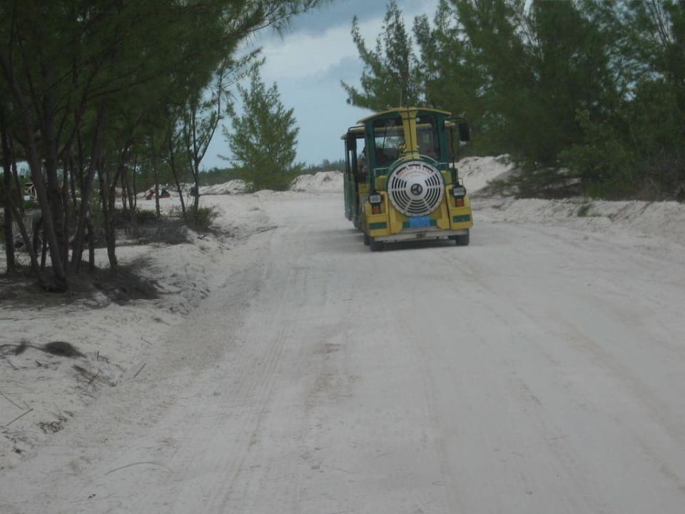 Die Bümmelbahn vom Hotel zu Playa Sirena Hotel Cayo Largo del Sol