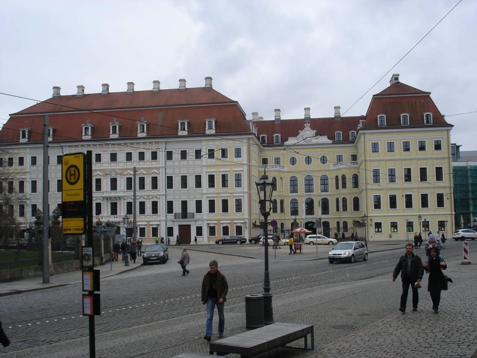 Blick vom Zwinger zum Hotel Hotel Taschenbergpalais Kempinski Dresden