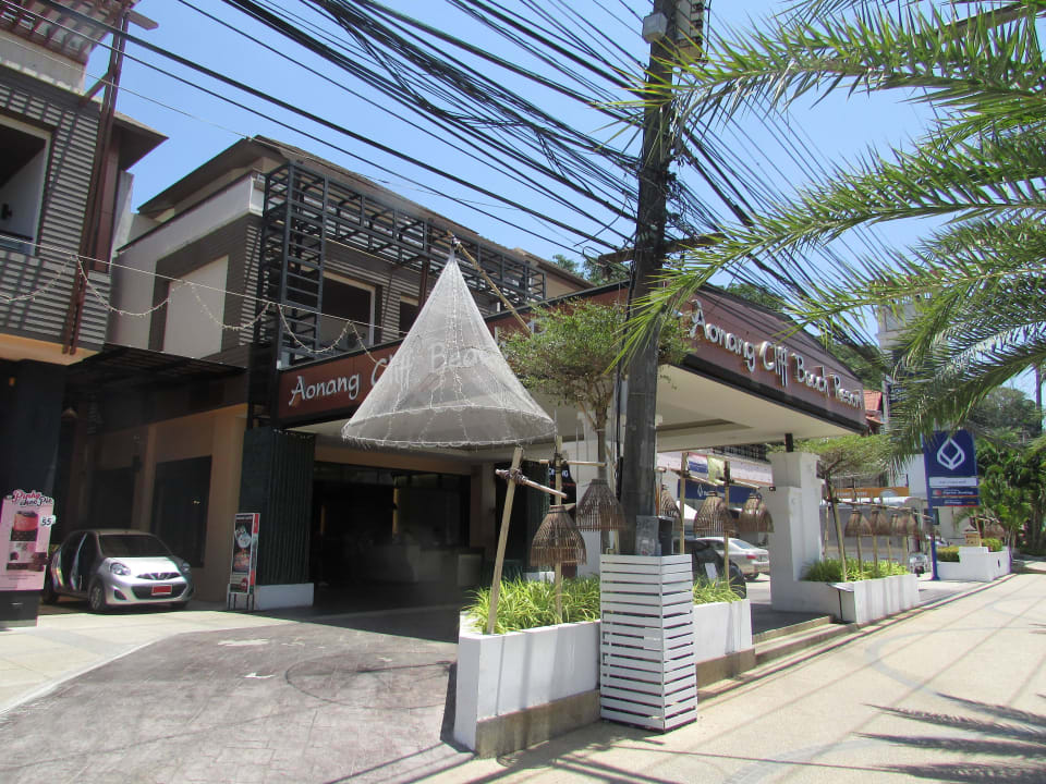 Hoteleingang Avani Ao Nang Cliff Krabi Resort