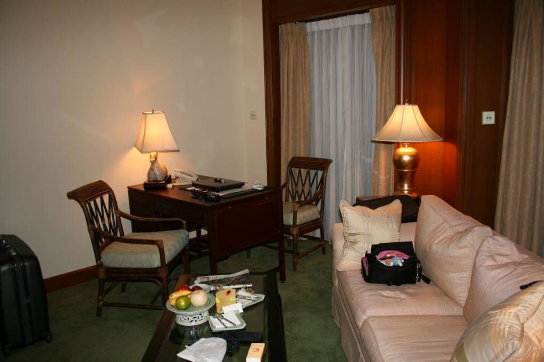 Blick vom Bett ins Zimmer Hotel The Peninsula Bangkok