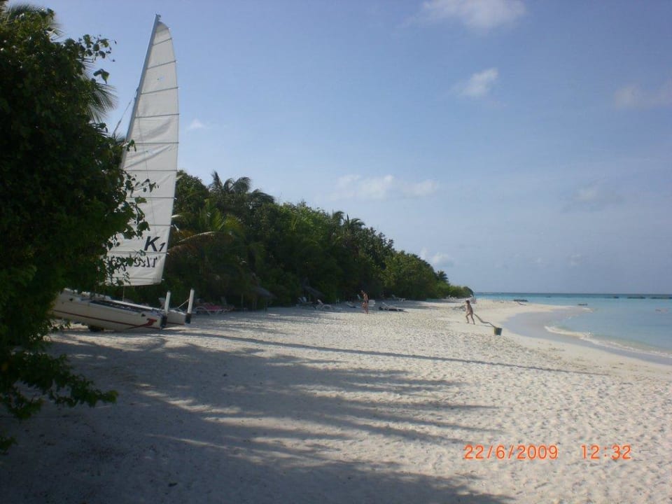 Strand an der Ostseite Summer Island Maldives