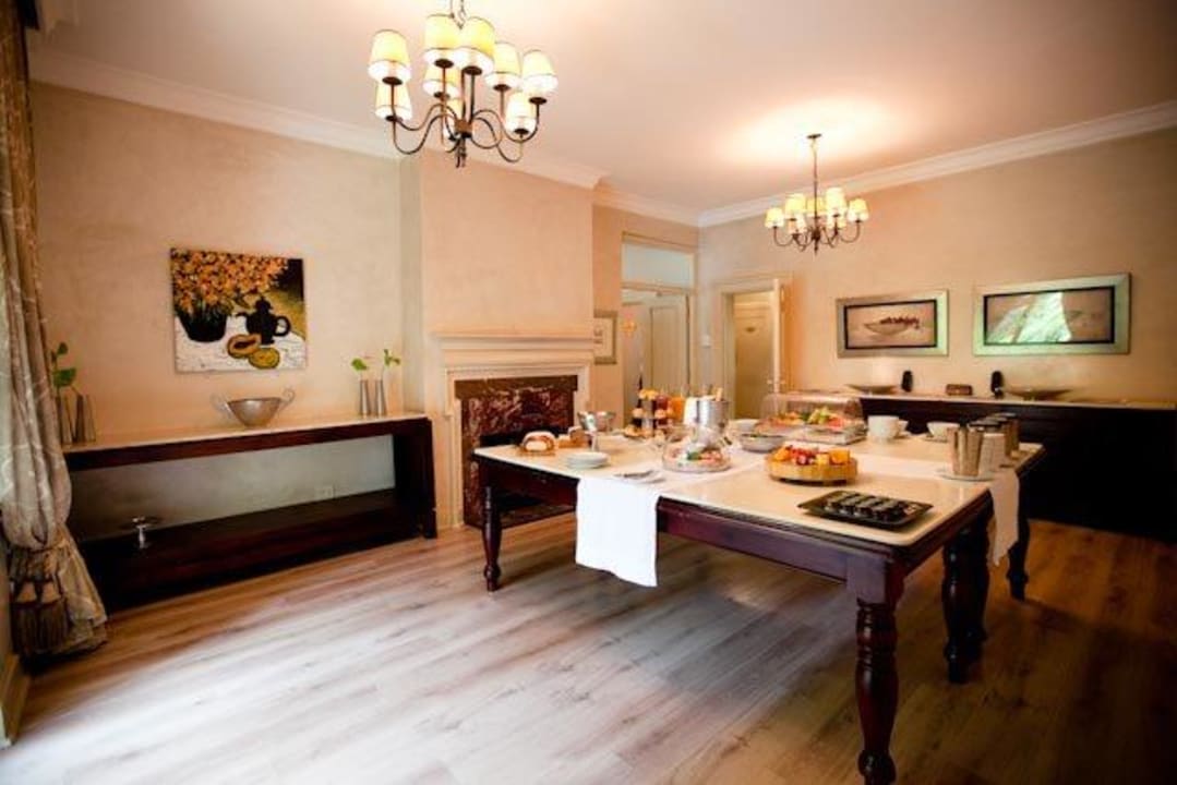 Dinning room Villa 10 2nd Avenue Houghton Estate