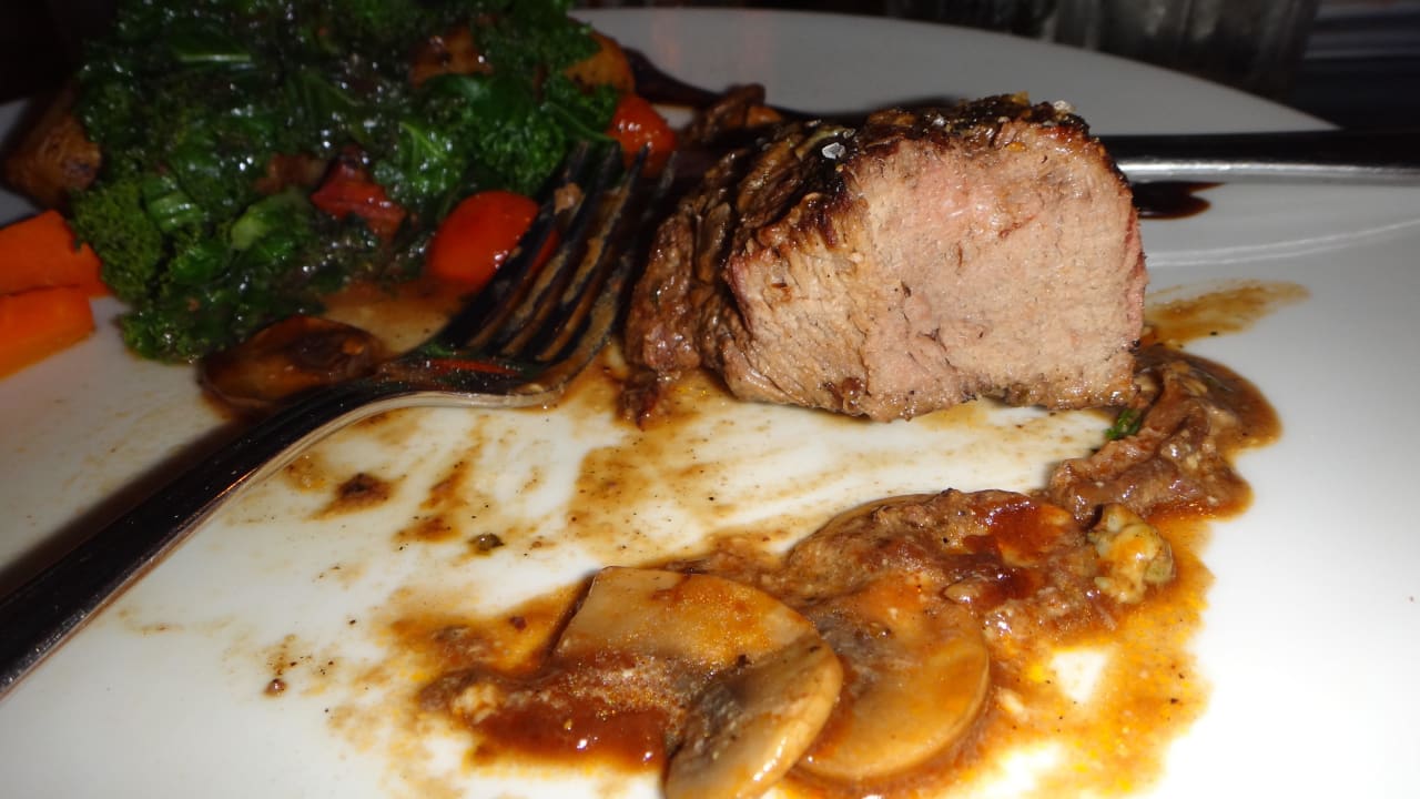 Tolles Fleisch, leider zu Tode gebraten Divi Little Bay Beach Resort