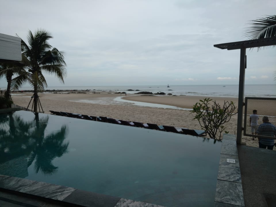Pool Laksasubha Hua Hin