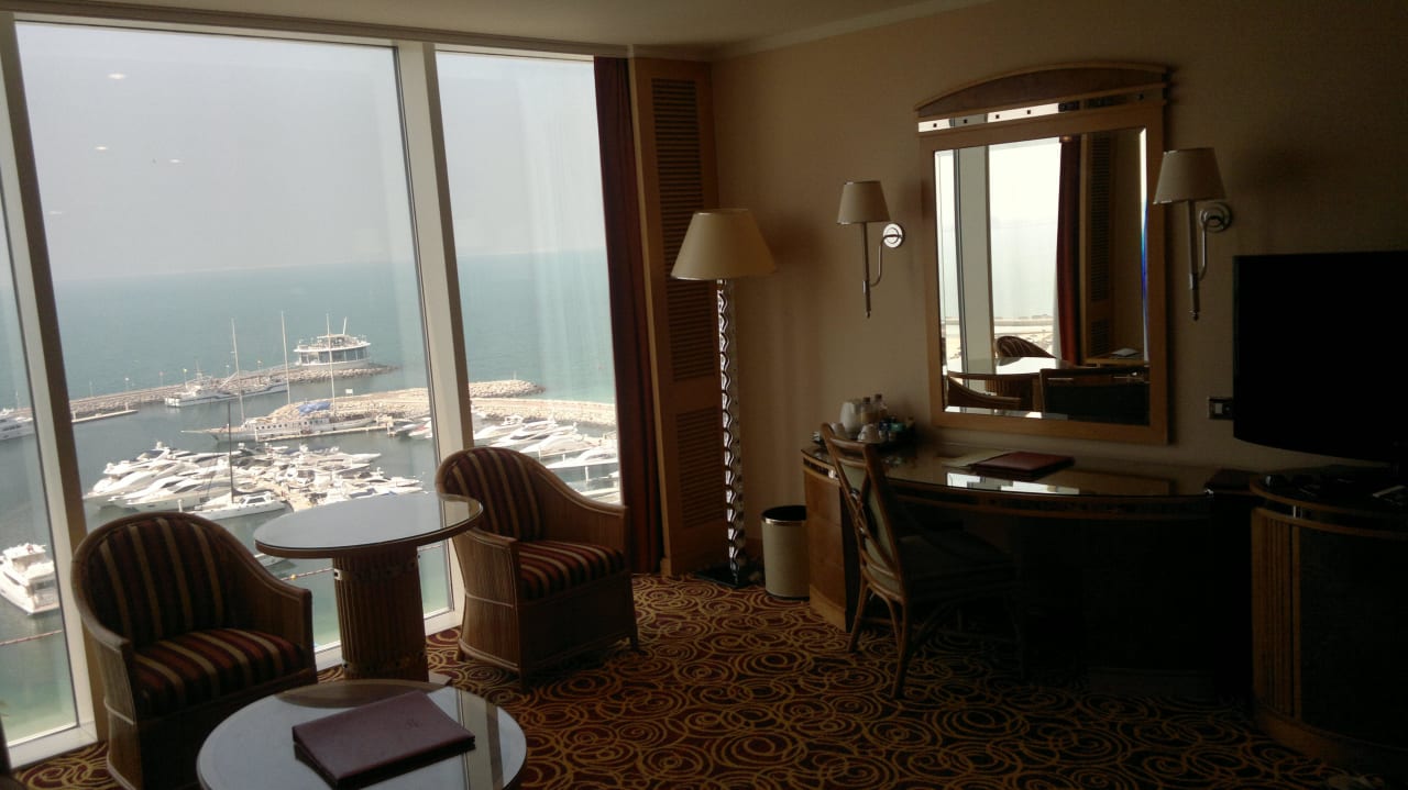 Blick auf Fenster Jumeirah Beach Hotel