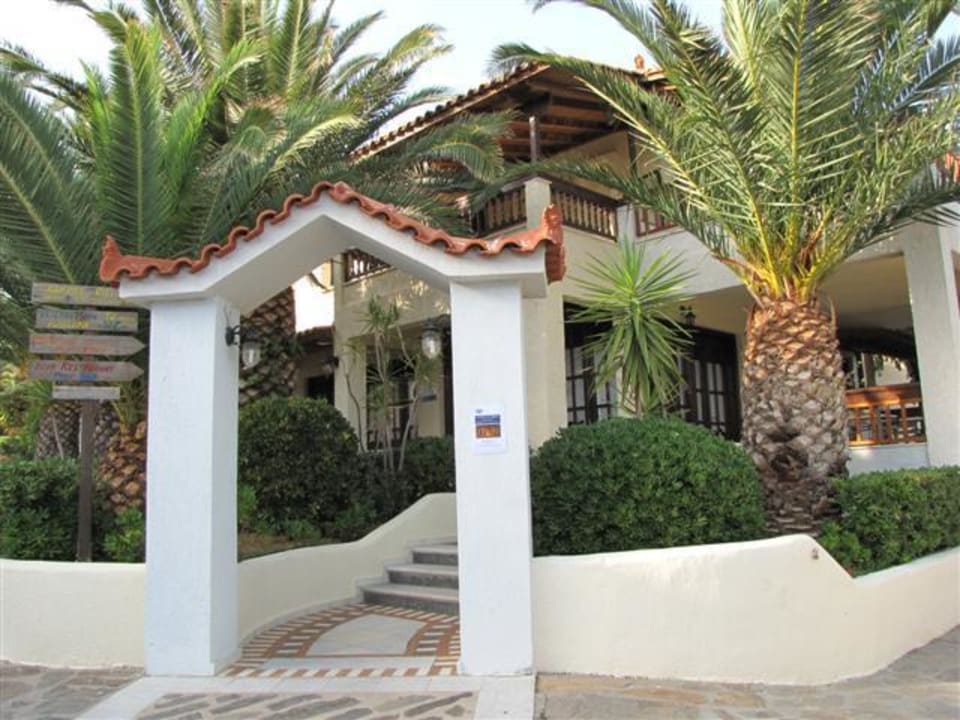 Eingang zur Rezeption Hotel Kampos Village Resort