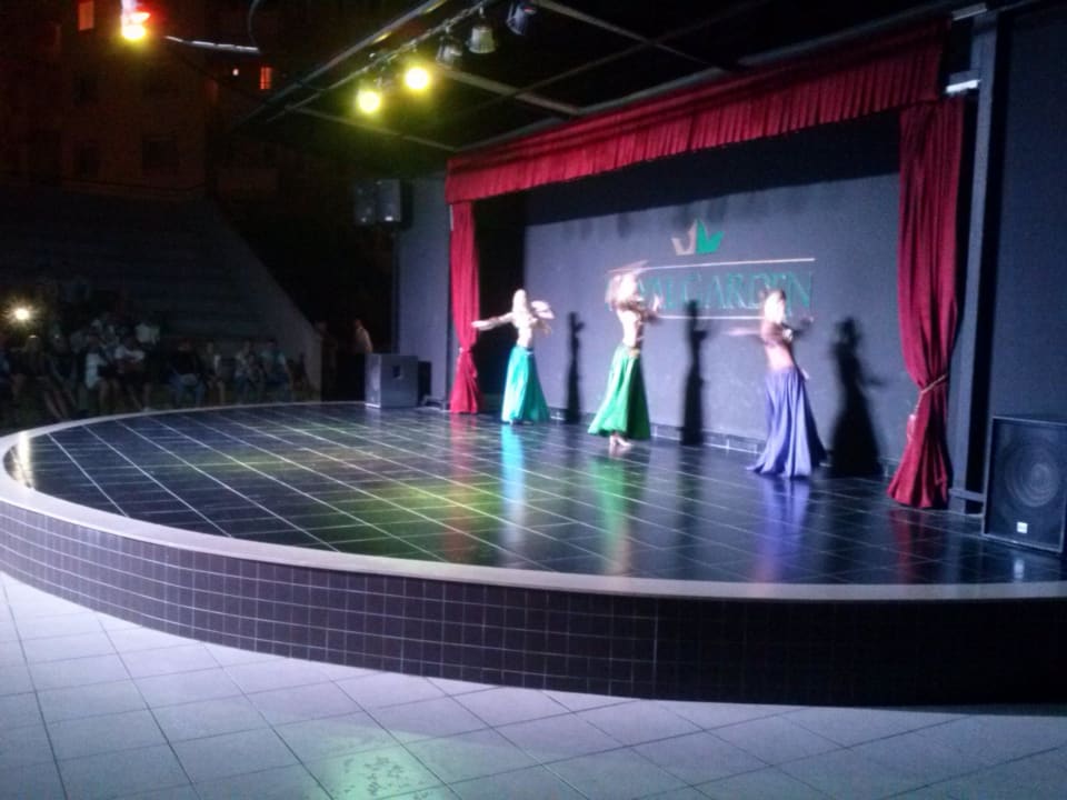 Show Hotel Royal Garden Beach