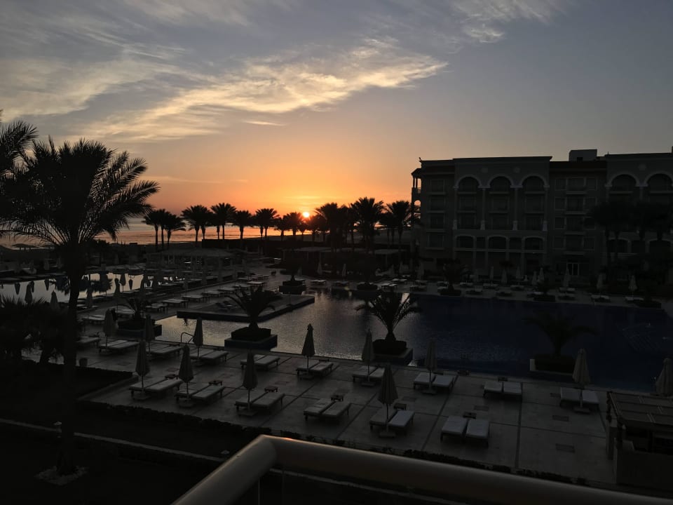 Noch ein schöner Sonnenaufgang  Premier Le Reve Hotel & Spa