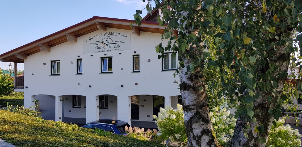 Außenansicht 1. Bier & Wohlfühlhotel Gut Riedelsbach