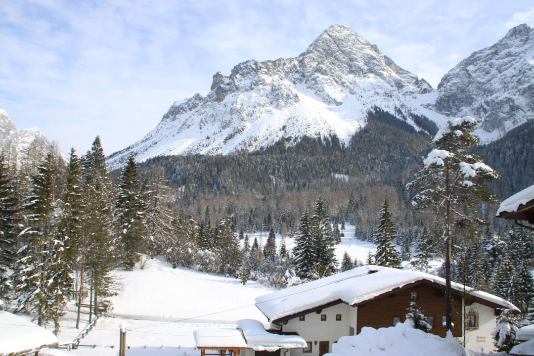Blick auf Sonnenspitze und Wapeter Schrofen Ferienhaus Panorama