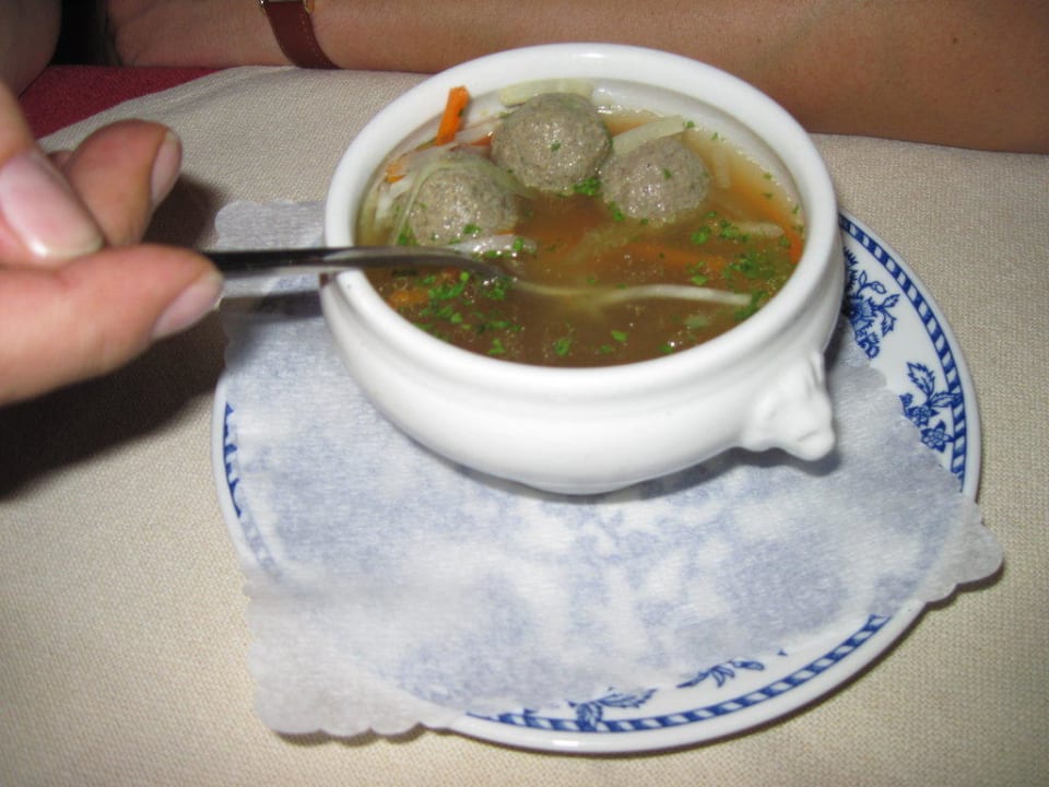 Leberknödelsuppe Gasthof Butz