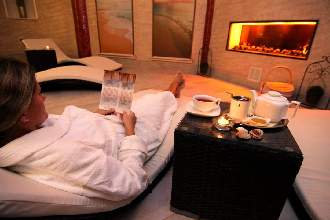 Chill out Retro Riverside Wellness Resort