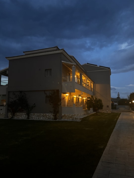 Außenansicht Acharavi Beach Hotel