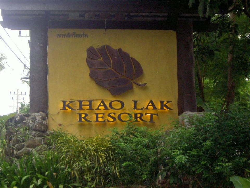 Eingang zum Khao Lak Resort Moracea by Khao Lak Resort