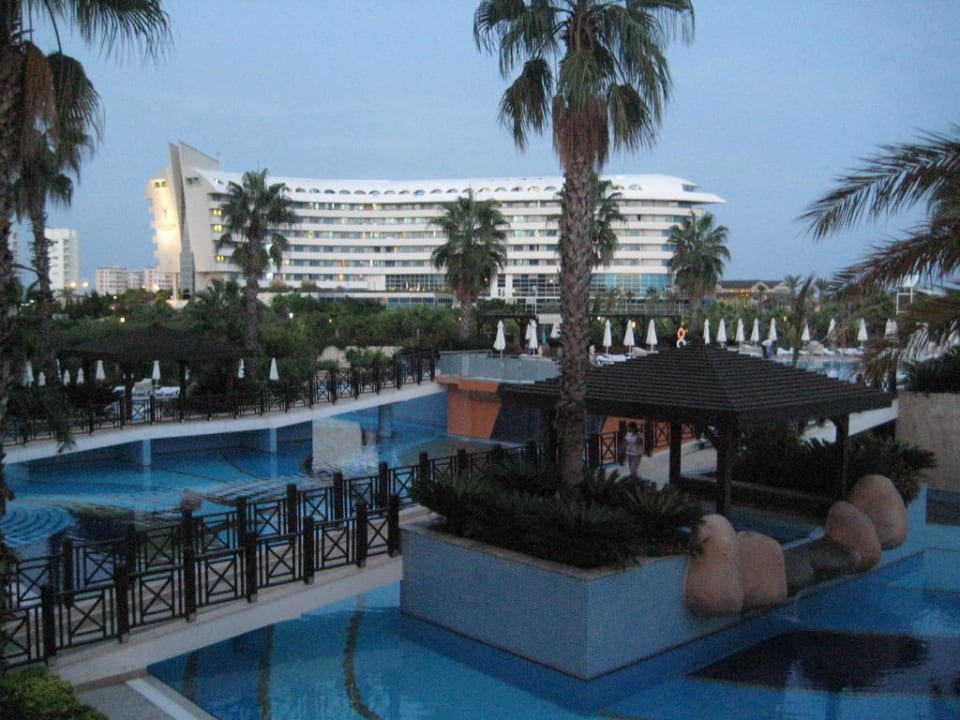Blick auf die Poollandschaft Fame Residence Lara & Spa