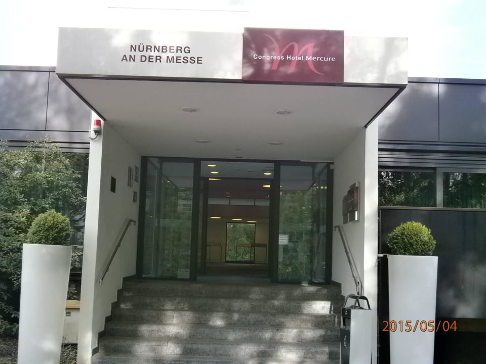 Entrance to the hotel Hotel Mercure Congress an der Messe