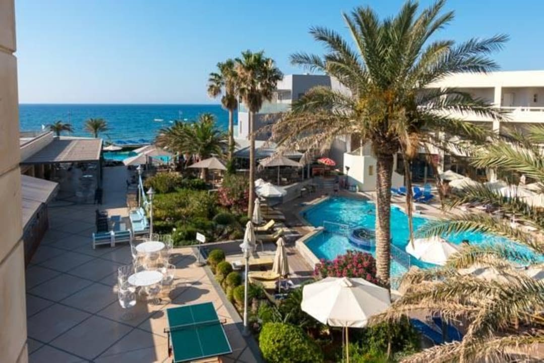 Vom Balkon auf Strand und Pools Aegean Pearl
